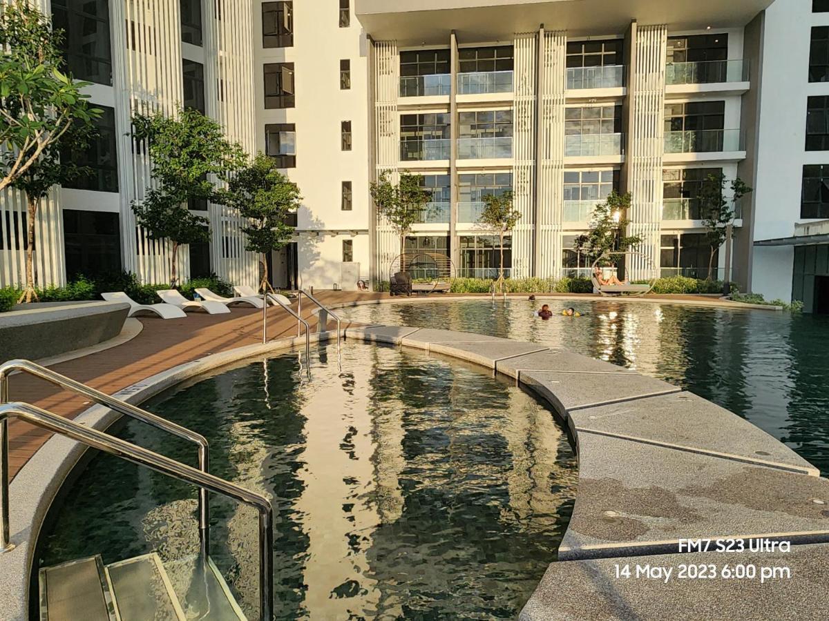 Seaview Luxury Suites At The Shore โกตาคินาบาลู ภายนอก รูปภาพ